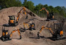 Mini Excavators vs. Standard Excavators – Which One Is Right for Your Project?